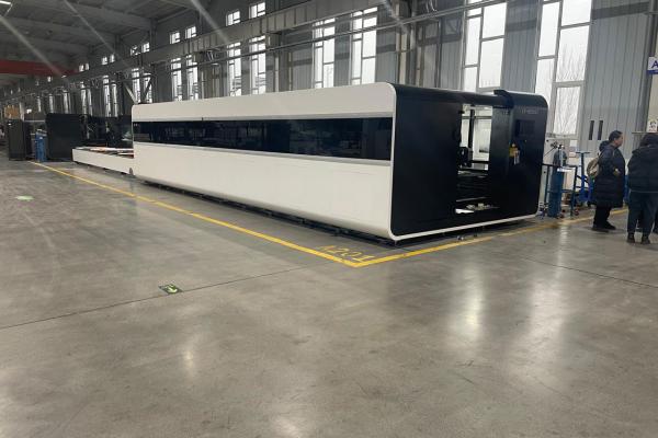 Laser cutting machine